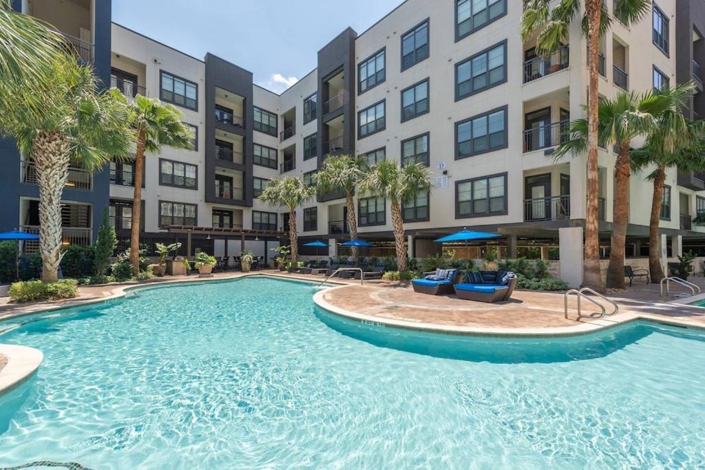 Modern Galleria Apt-Freeparking-Pool-Fast Wifi-Med Ctr 休斯敦 外观 照片